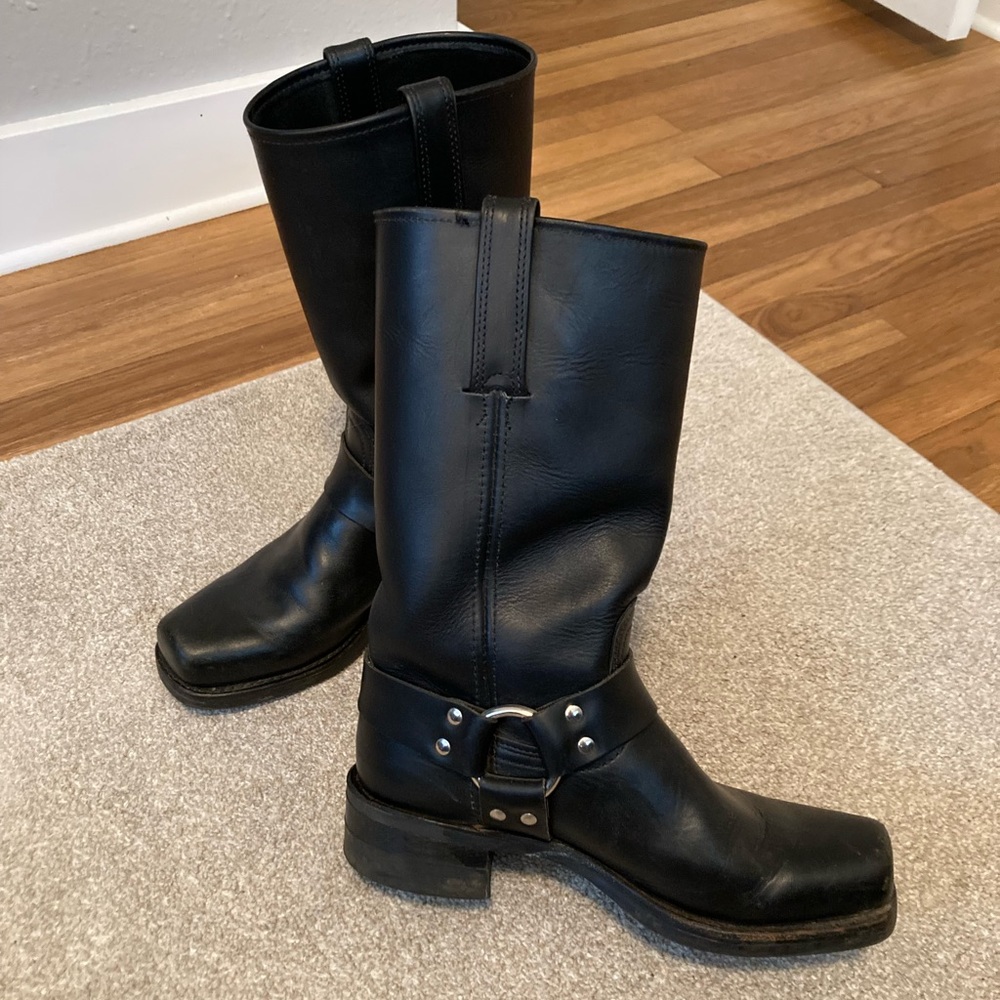 Men’s Frye Harness Boots, size 8